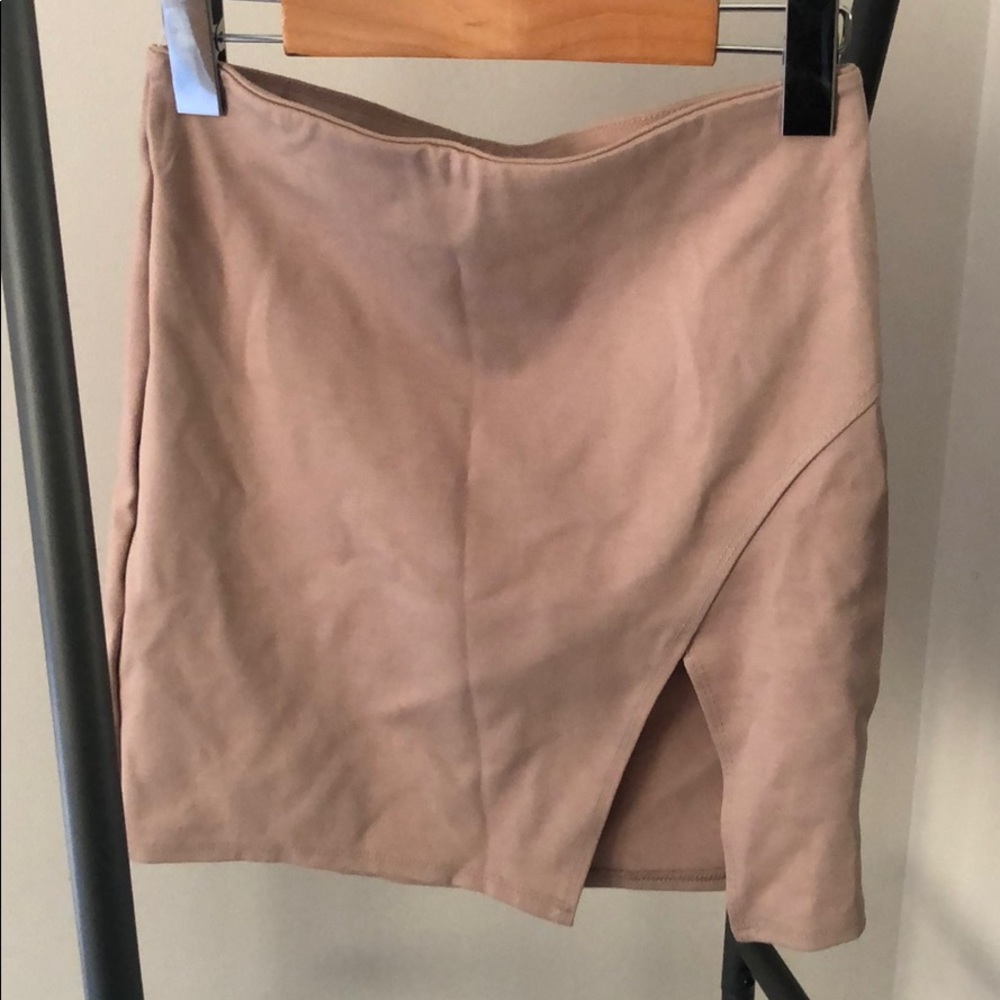 beige skirt